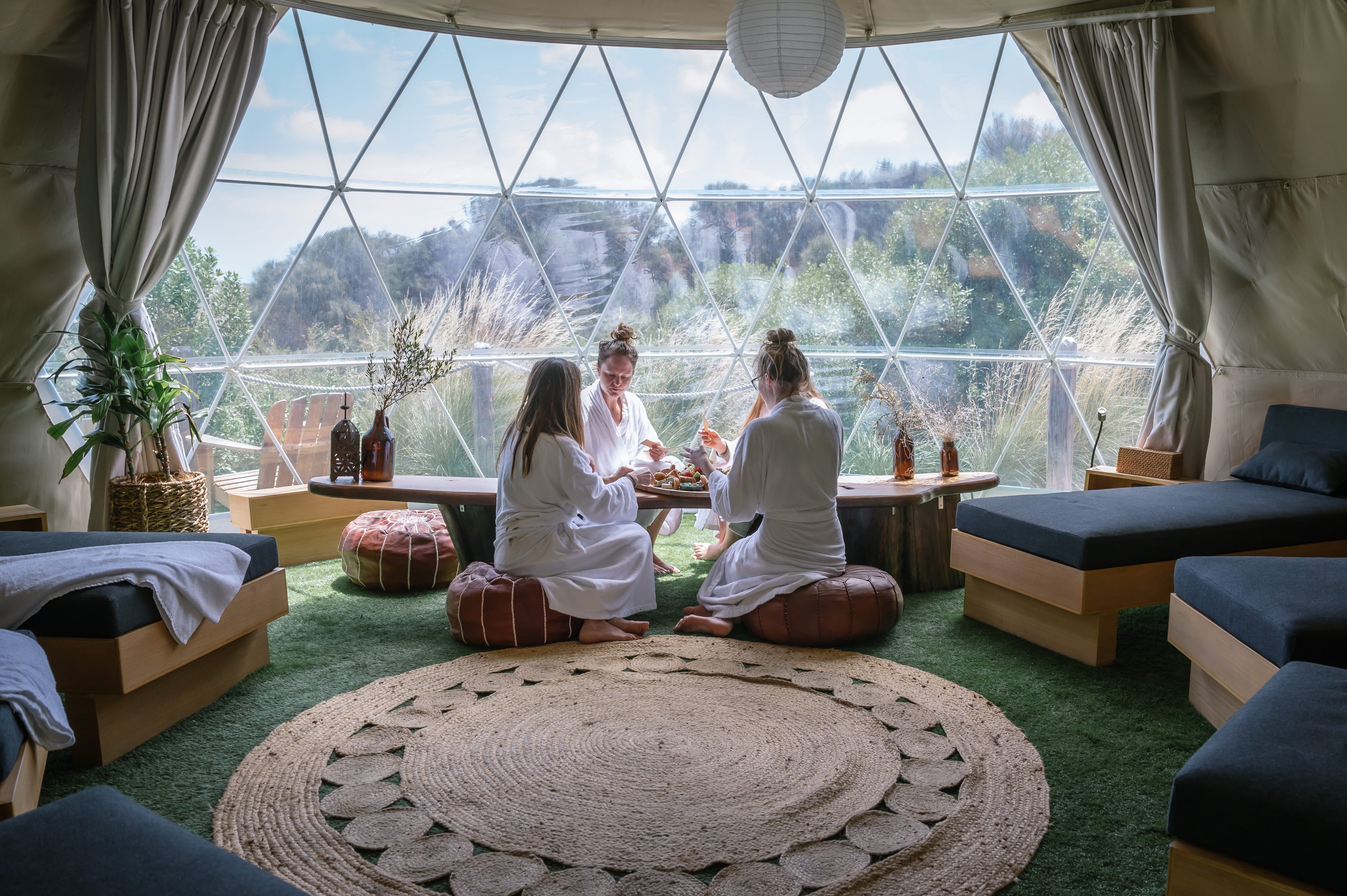 bath-house-relaxation-dome-group-of-girls-landscape-2.jpg